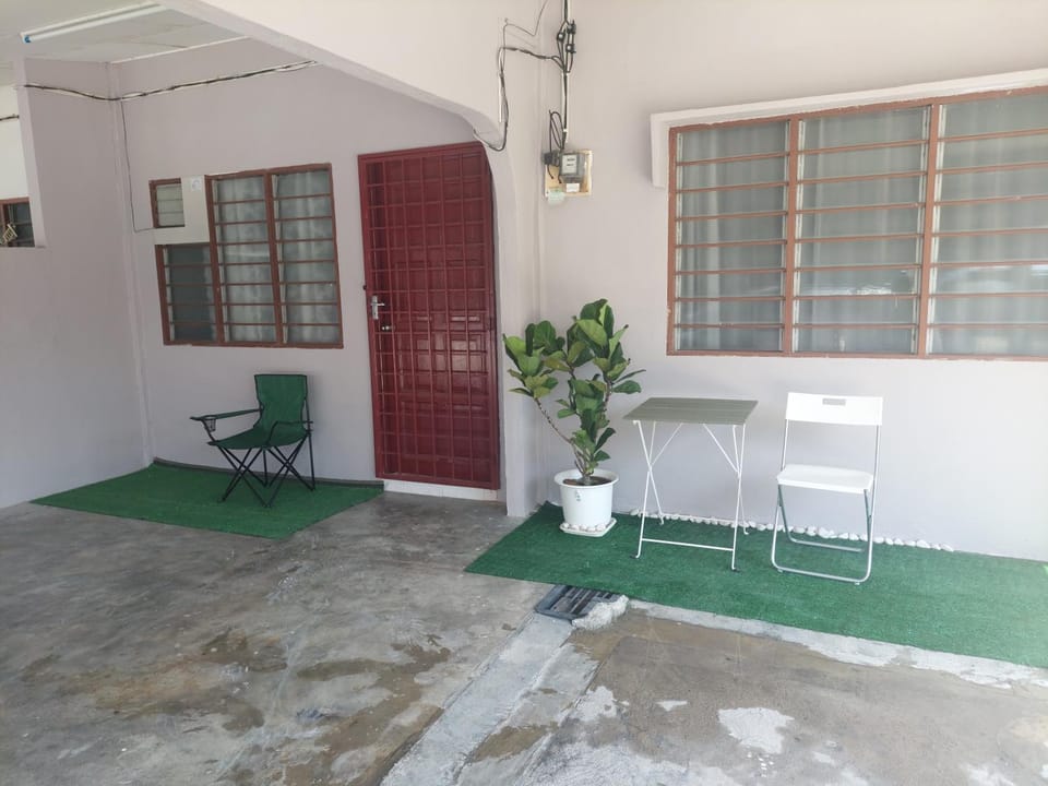 Patio, Day, Seating area