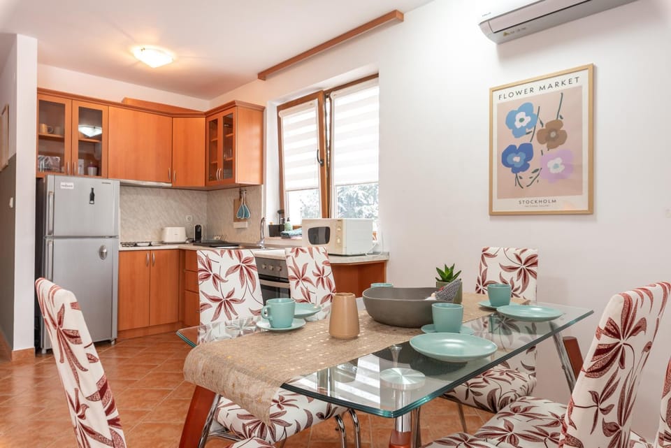 Living room, Dining area, kitchen