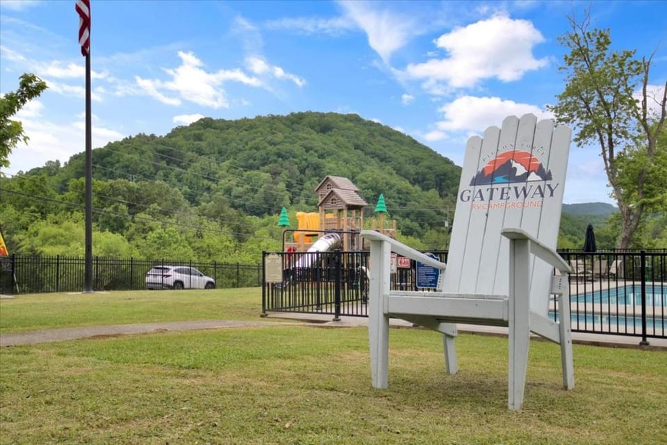 Studio Cabin with Loft near Smoky Mountains Cabin in Pigeon Forge