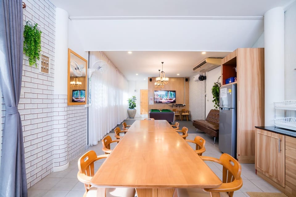 Property building, Restaurant/places to eat