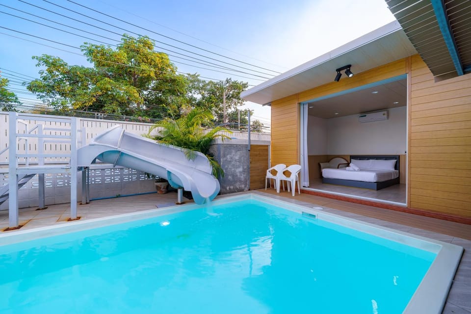 Day, Pool view, Swimming pool, sunbed