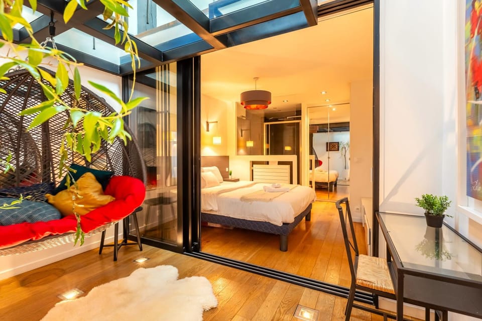 Photo of the whole room, Bedroom