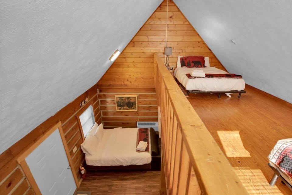 Charming Cabin with Parking Cabin in Pigeon Forge