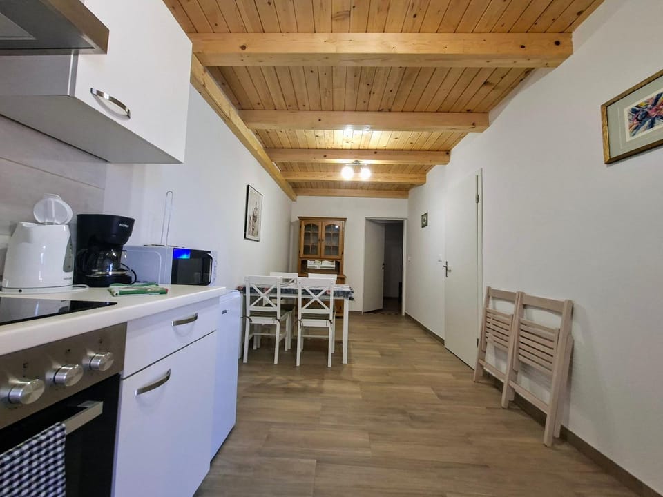 Dining area, kitchen