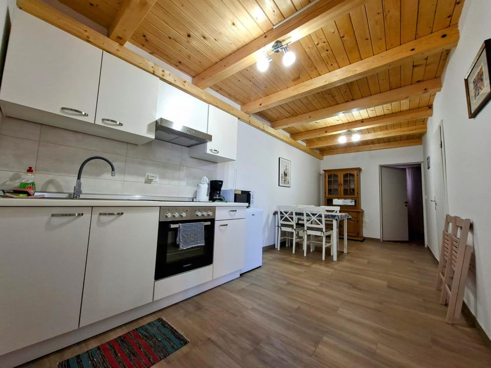 Dining area, kitchen