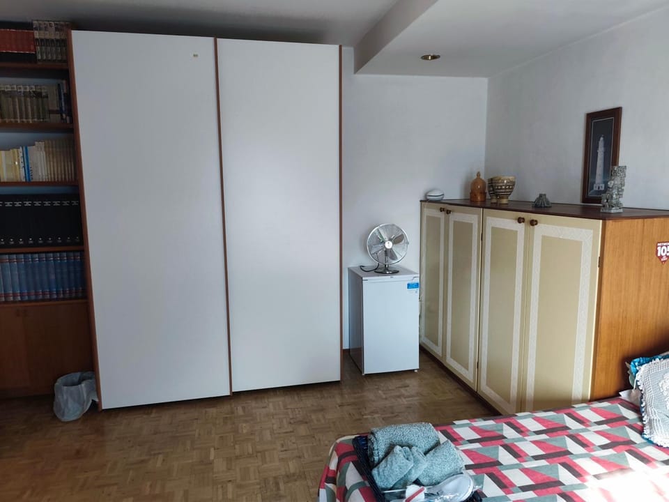 Bed, Library, Other, Photo of the whole room, Bedroom, furniture, wardrobe