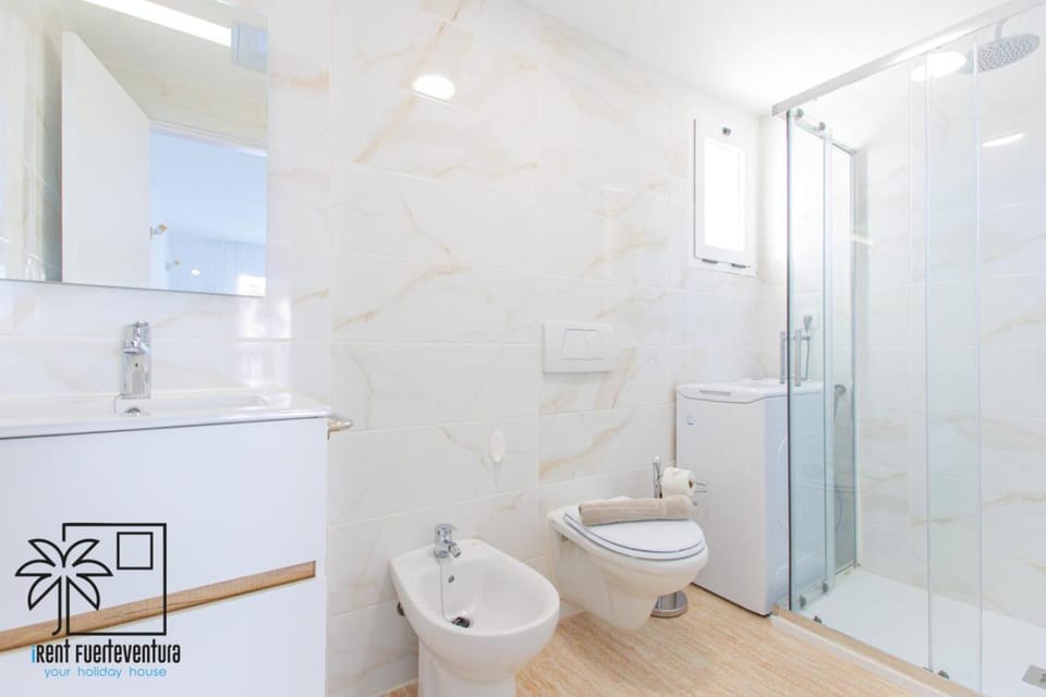 Shower, Toilet, Bathroom, bidet, hair dryier, towels