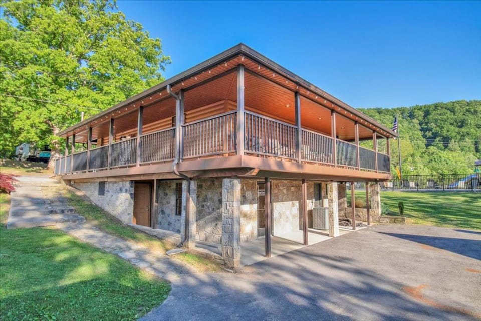Cozy Cabin Near Dollywood Cabin in Pigeon Forge