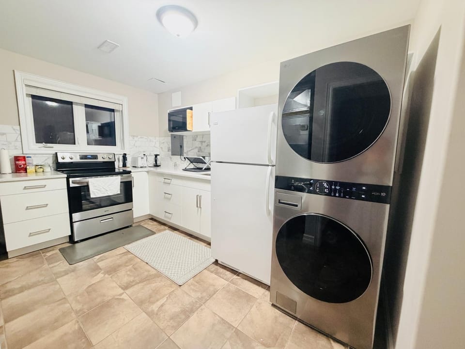 Kitchen or kitchenette, washing machine