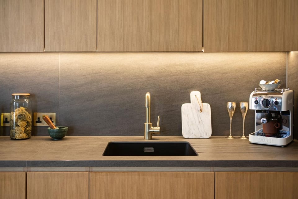 Kings Cross - Luxury 3 Bed Apartment, Private Balcony Apartment in London Borough of Islington