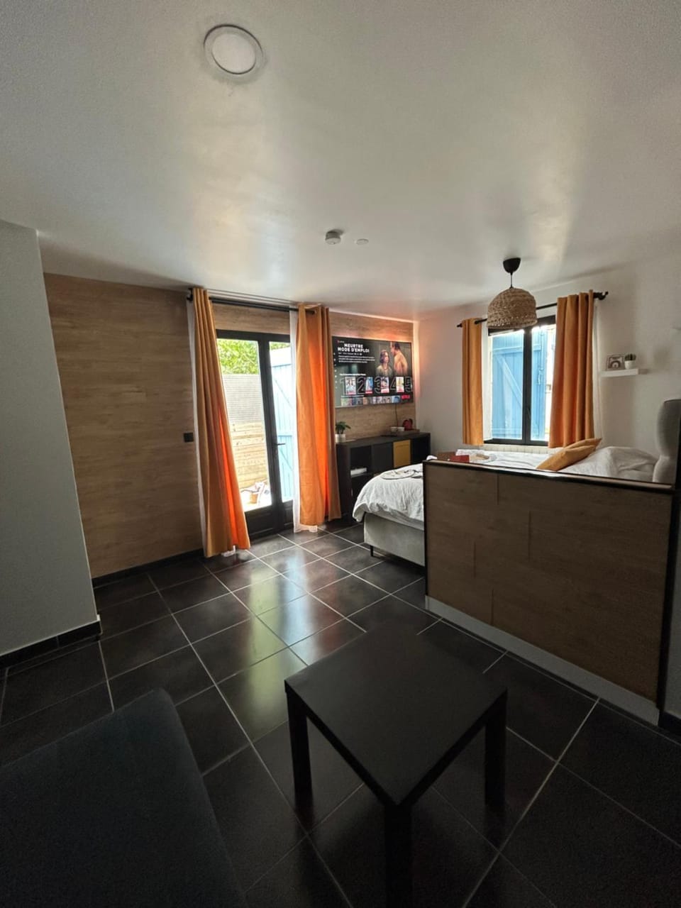 Bed, Night, Living room