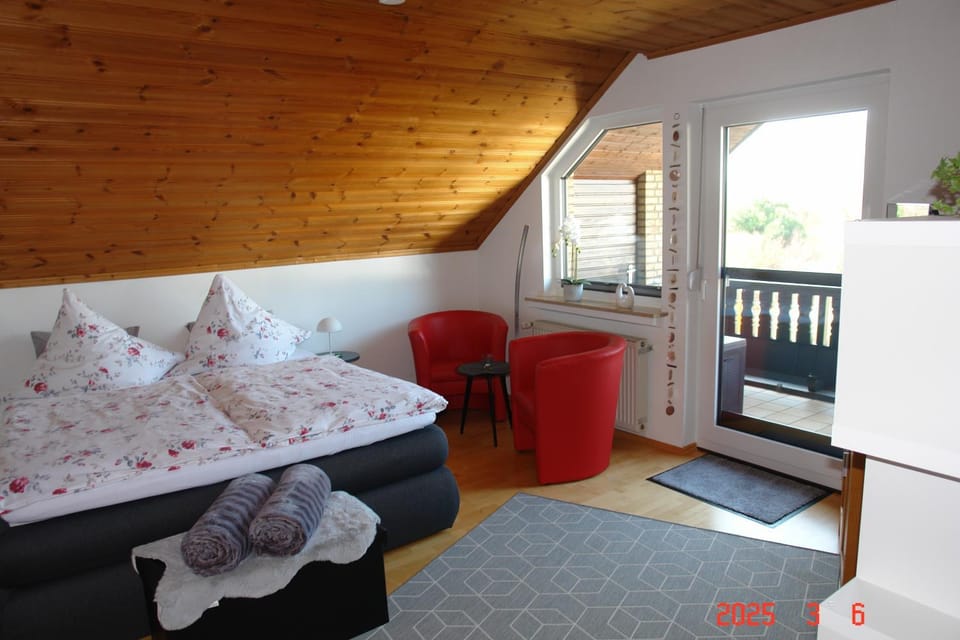 Photo of the whole room, Seating area, Bedroom