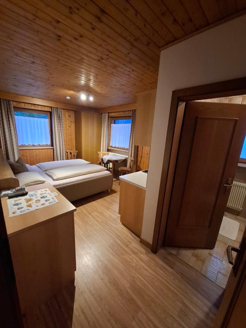 Bed, Bathroom, Photo of the whole room, Bedroom, wardrobe