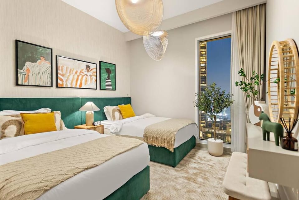 Chic 2BR Stay at Creek Horizon with Pool, Gym and Prime Dubai Location Apartment in Dubai