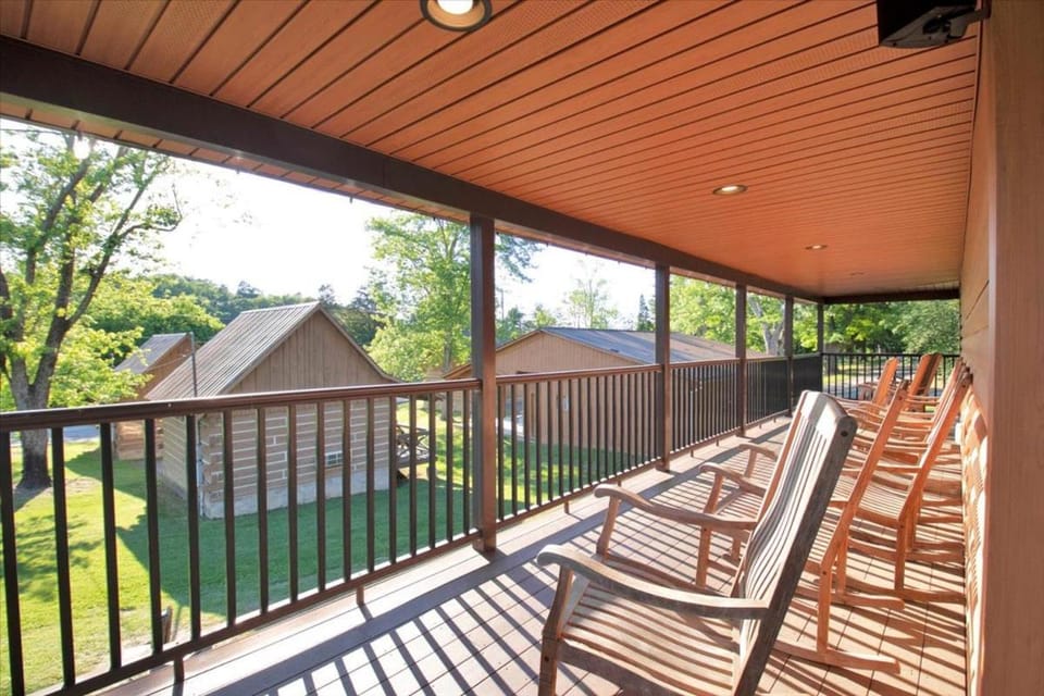 Tranquil Mountain Cabin Retreat near Anakeesta Cabin in Pigeon Forge