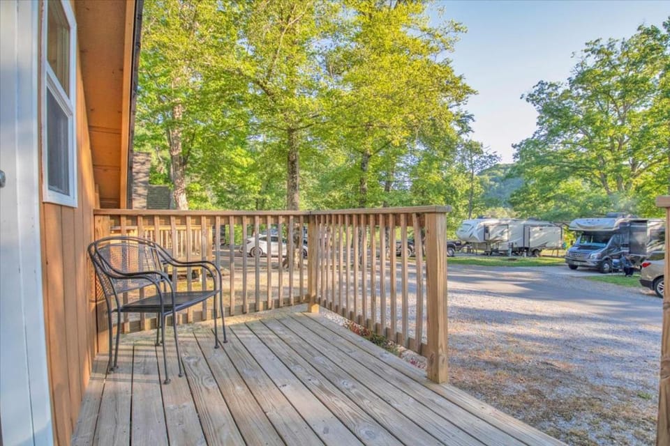 Tranquil Cabin with Mountain Views in Pigeon Forge Cabin in Pigeon Forge