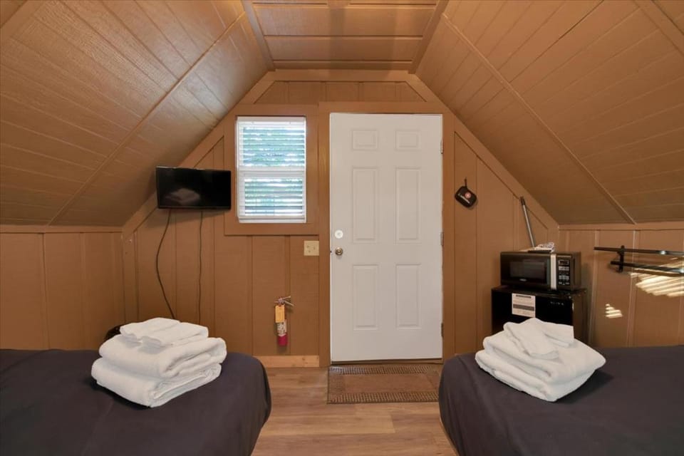 Cozy 2-Bed Cabin Near Dollywood & Attractions Cabin in Pigeon Forge