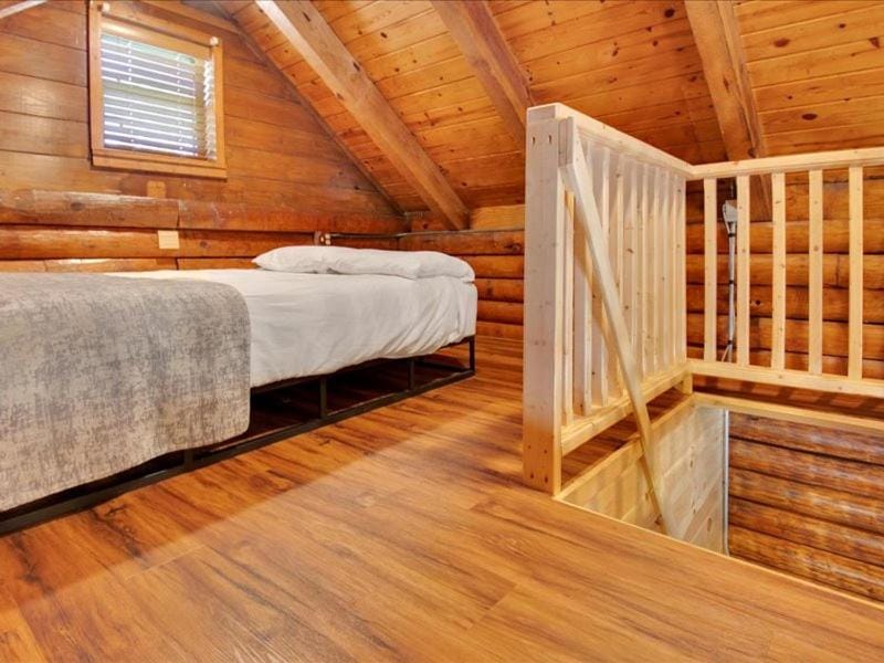 Deluxe 1 BR Cabin with Parking Cabin in Pigeon Forge