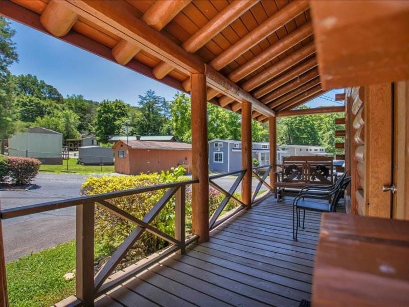 Deluxe 1 BR Cabin with Parking Cabin in Pigeon Forge