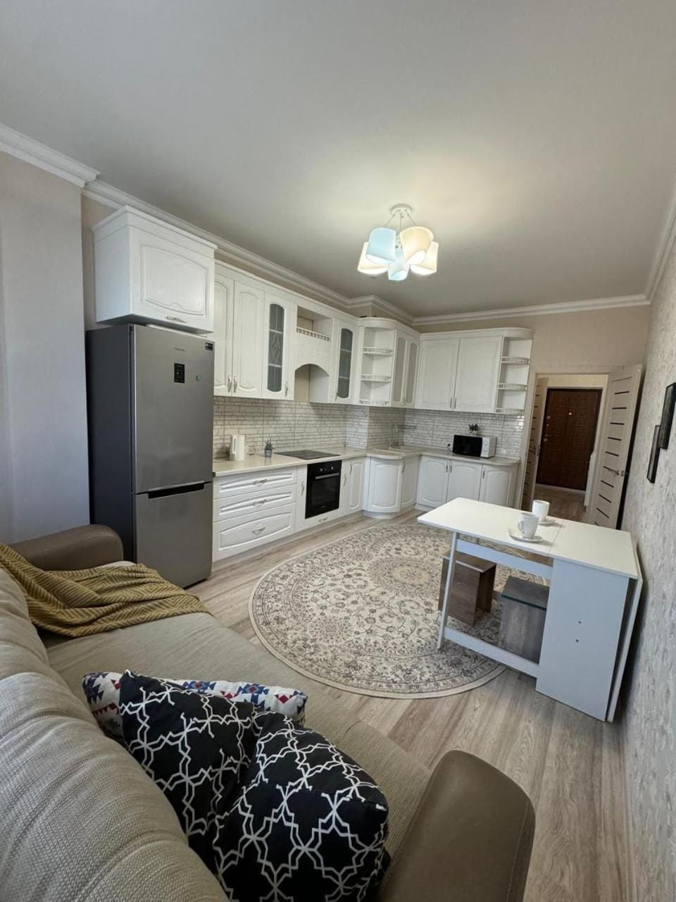 Kitchen or kitchenette, Dining area, stove
