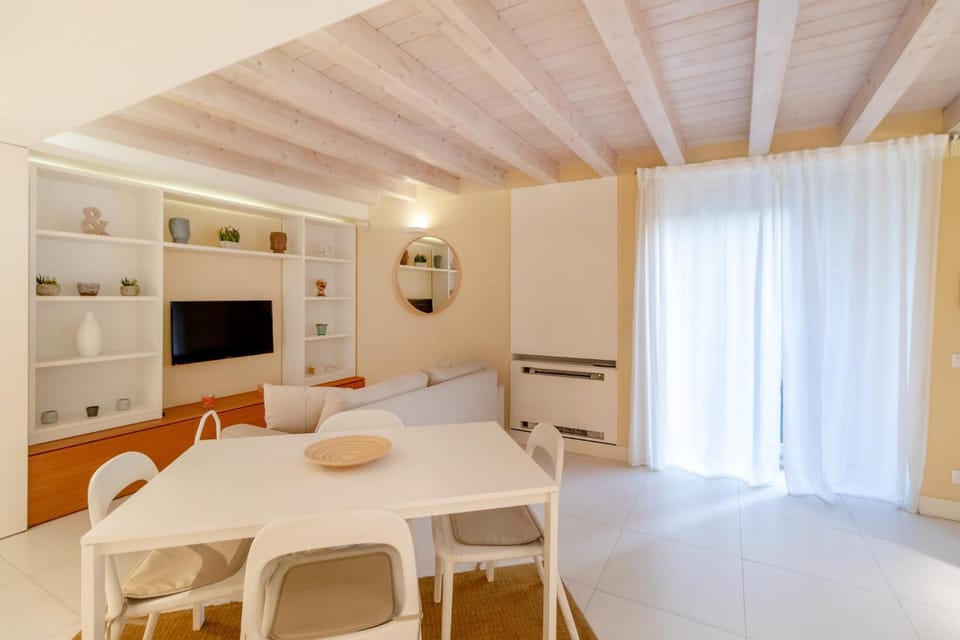 Restaurant/places to eat, Winter, TV and multimedia, View (from property/room), Living room, Seating area, Dining area, furniture, hair dresser, locker, shuttle, soundproof, kitchen