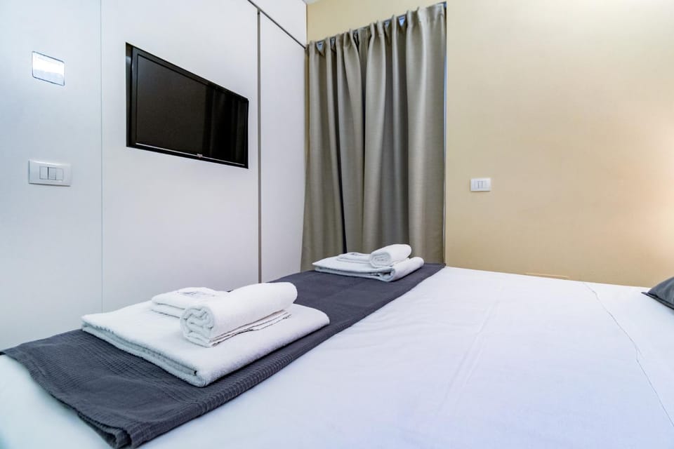 Bed, TV and multimedia, Photo of the whole room, Bedroom, heating, microwave, towels