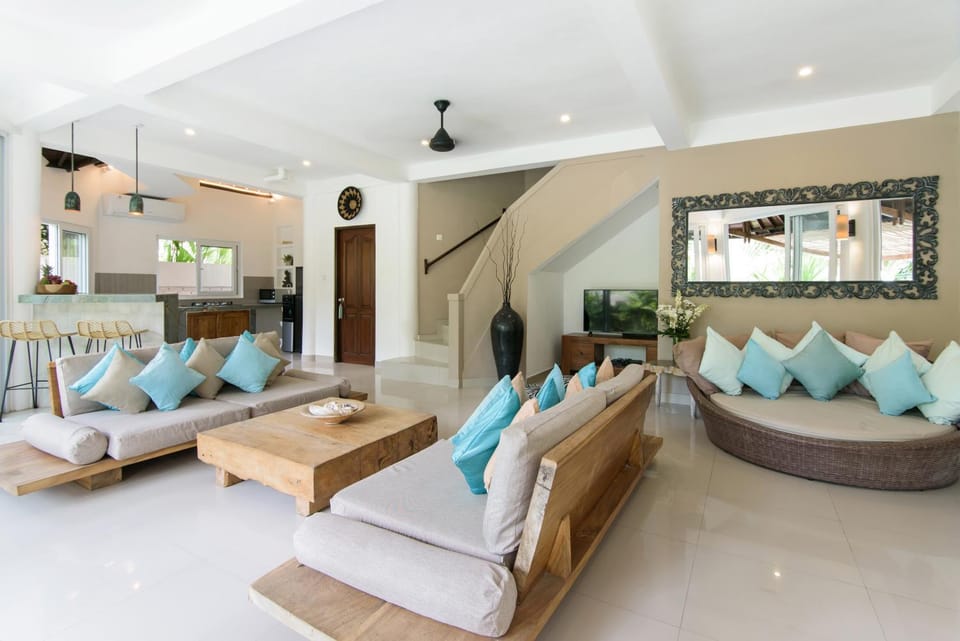 2 spacious villas & aptm center canggu, 1 complex Villa in North Kuta