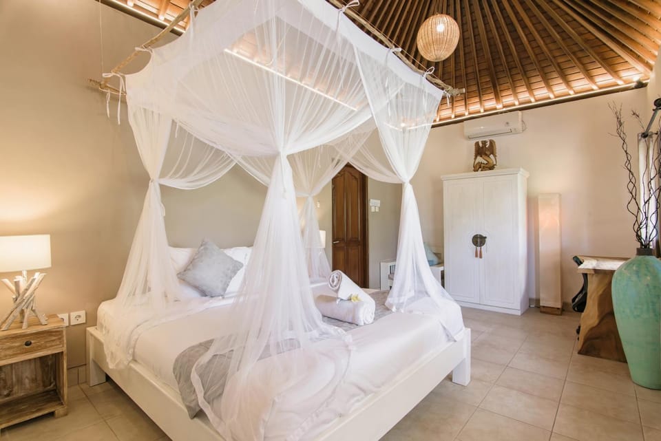 2 spacious villas & aptm center canggu, 1 complex Villa in North Kuta