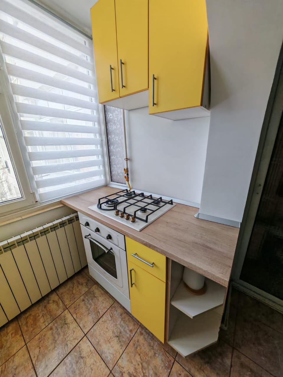 Kitchen or kitchenette, oven, stove