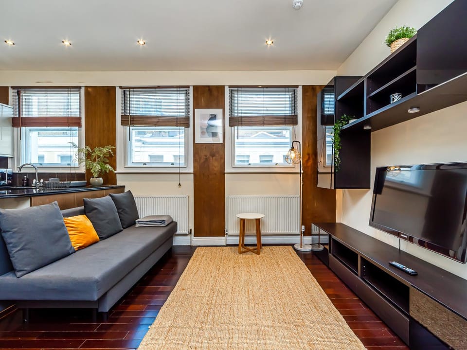 TV and multimedia, Living room, Seating area
