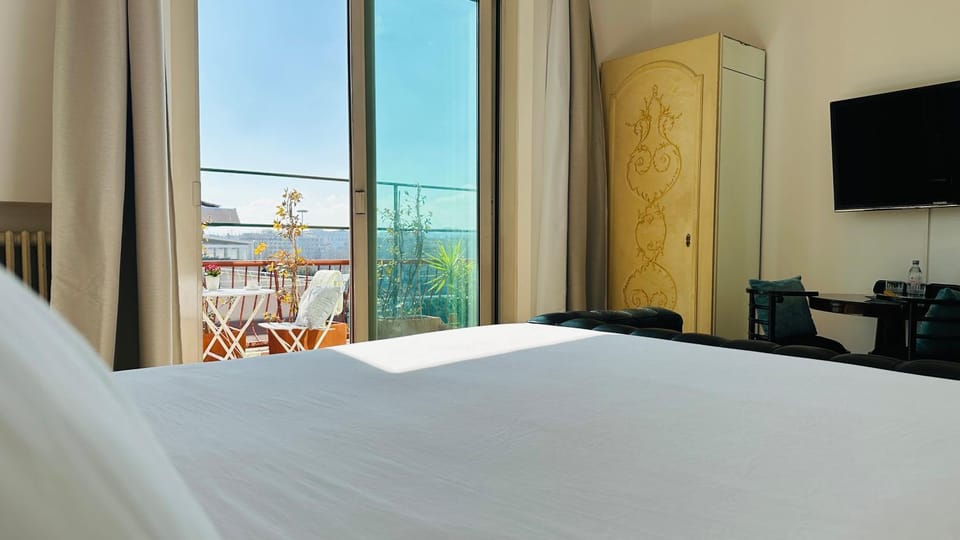 Bed, View (from property/room), Balcony/Terrace, Bedroom