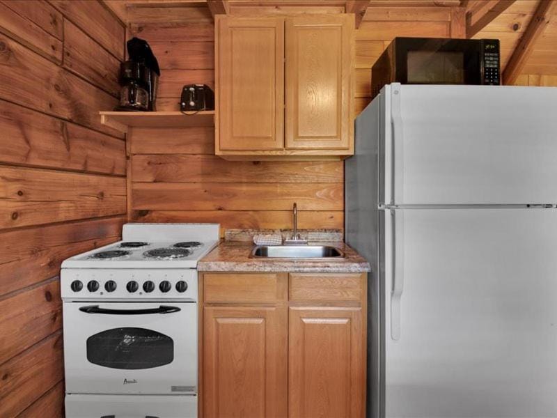 Cozy Cabin Hideaway near Smoky Mountains Cabin in Pigeon Forge