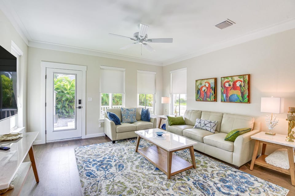 1 Mi to Riverwalk: Brand New Dog-Friendly Home House in Bradenton