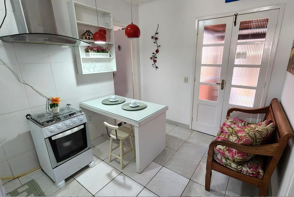 Kitchen or kitchenette, Dining area, stove