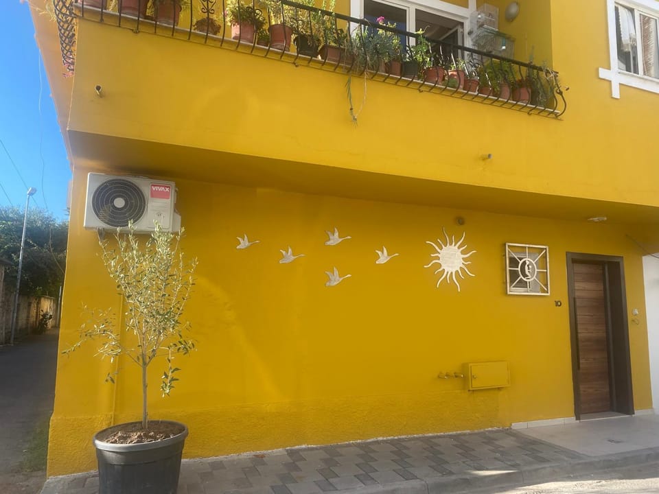 Cozy centrally located room for two 1, 10 min walk from city center Apartment in Tirana