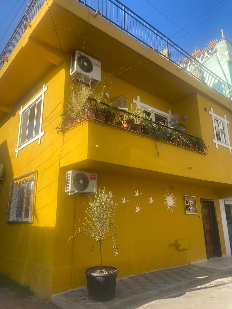 Cozy centrally located room for two 1, 10 min walk from city center Apartment in Tirana