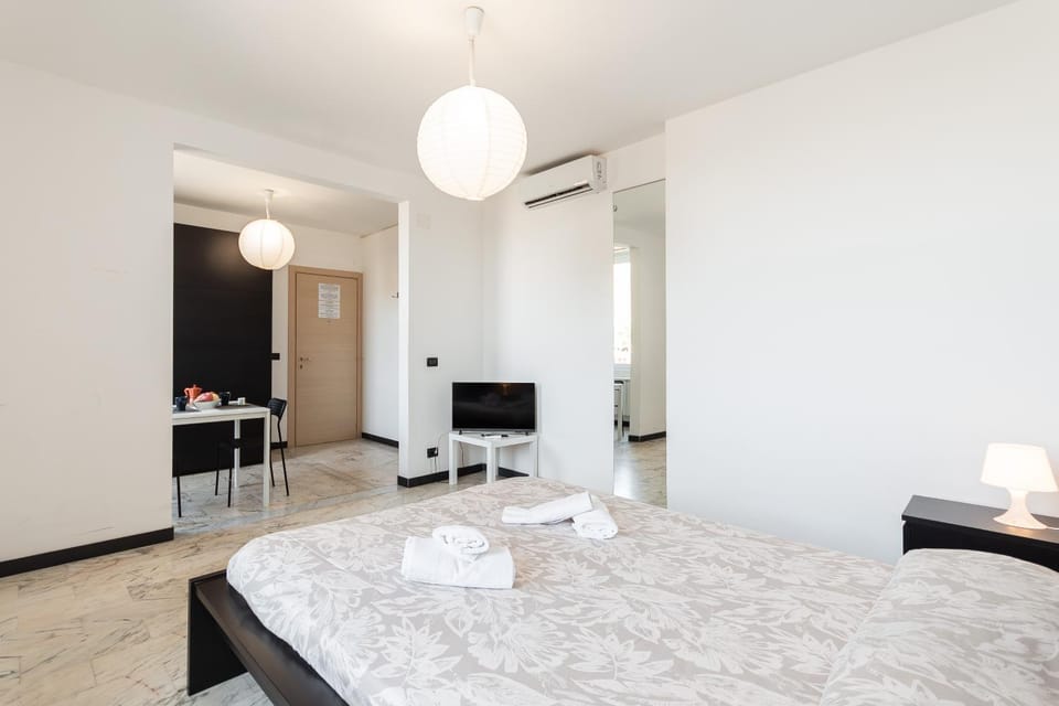 Bed, TV and multimedia, Bedroom, air conditioner