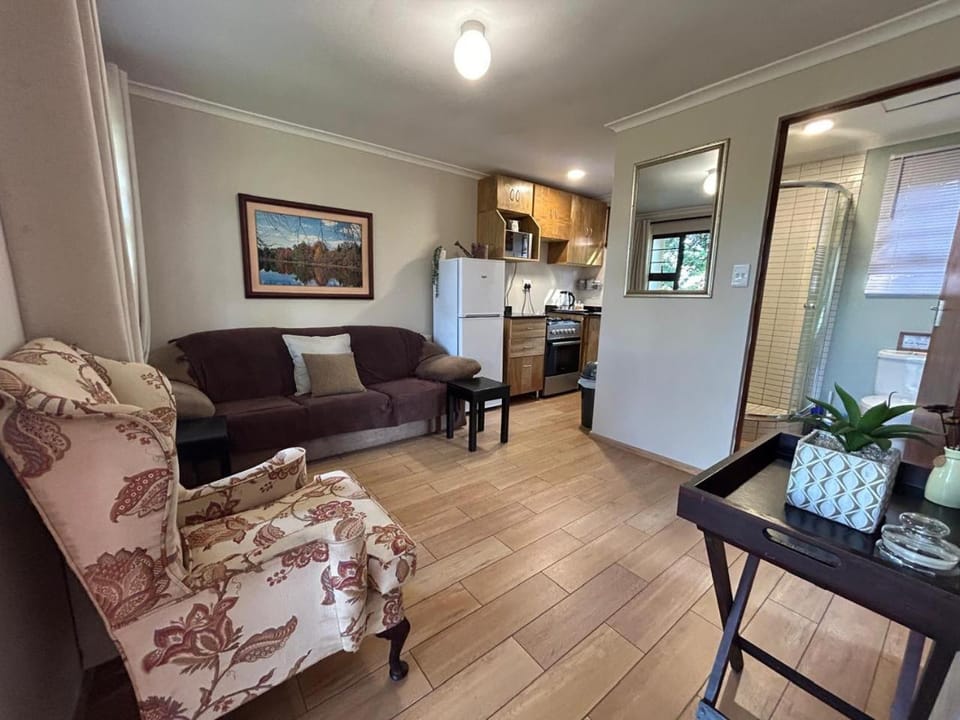 Kitchen or kitchenette, Living room, Seating area