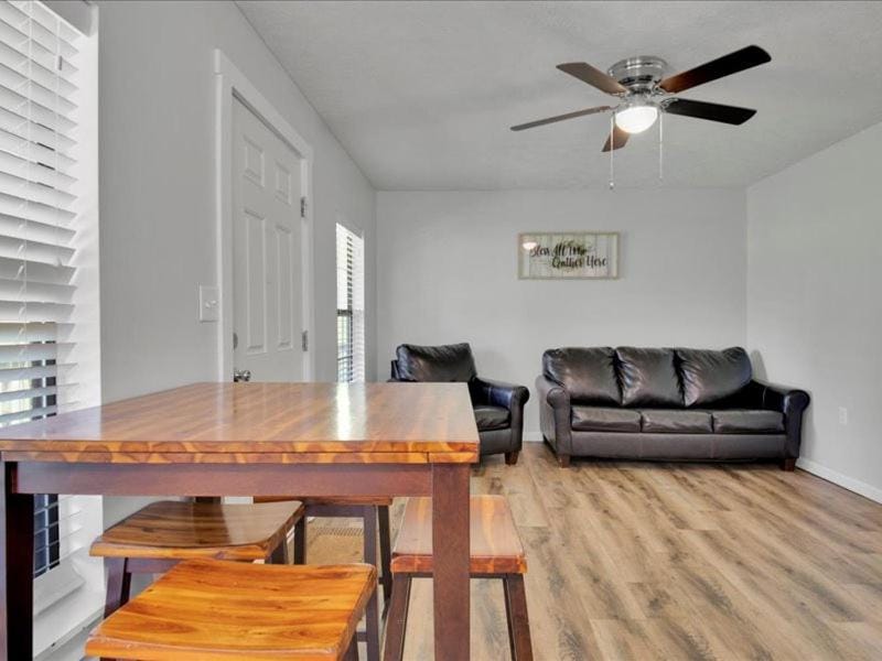 2BR Rustic Cabin with Views and Parking Cabin in Pigeon Forge