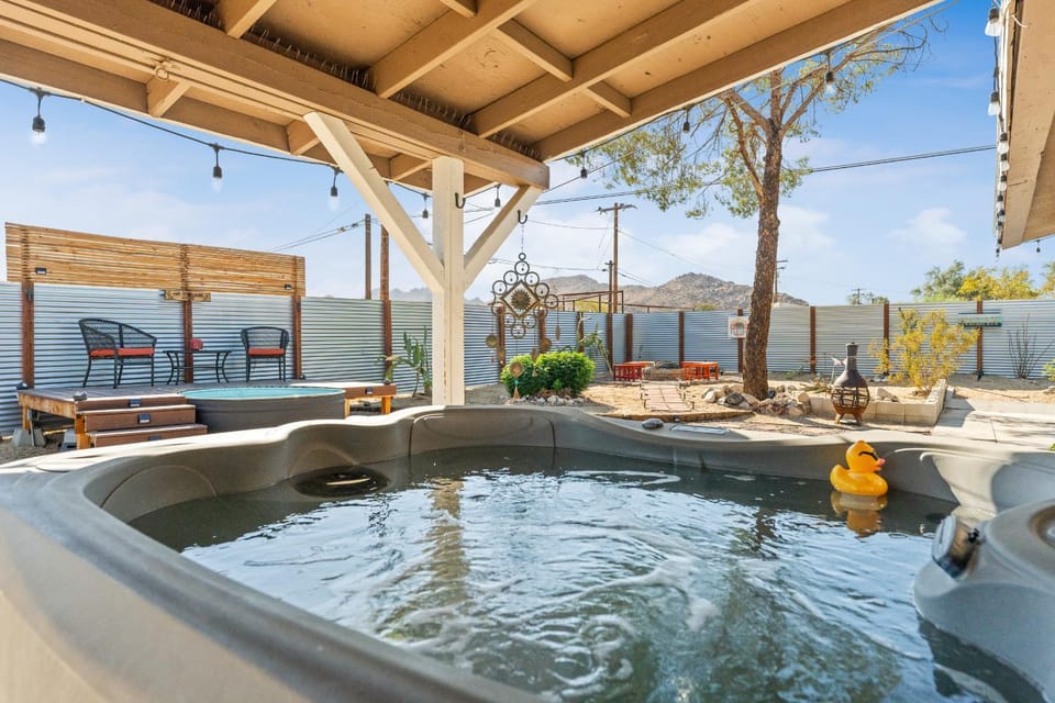 Village House - Hot Tub, Pool, walk to shops House in Joshua Tree