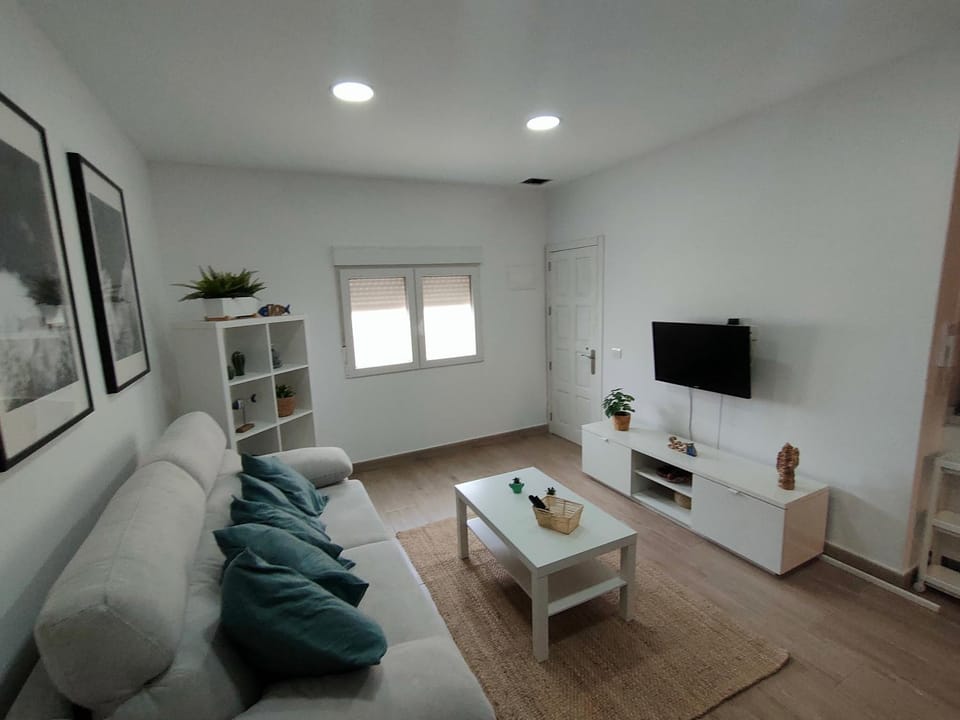 TV and multimedia, Living room, Seating area, Evening entertainment