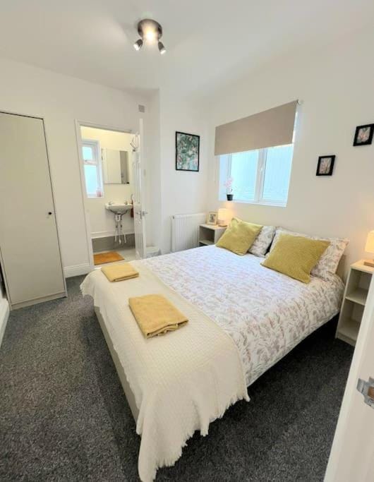 Cosy Central 2 En-suite Bedrooms Apartment Apartment in Hastings