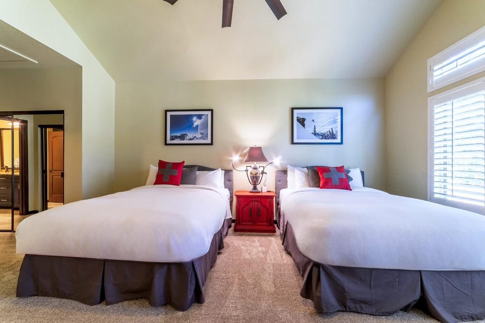 Grand Townhome w/ Meadow Views; Private Garage House in Mammoth Lakes