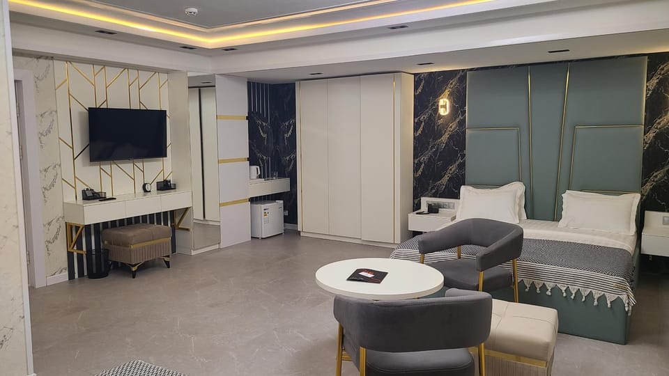 TV and multimedia, Seating area, wardrobe