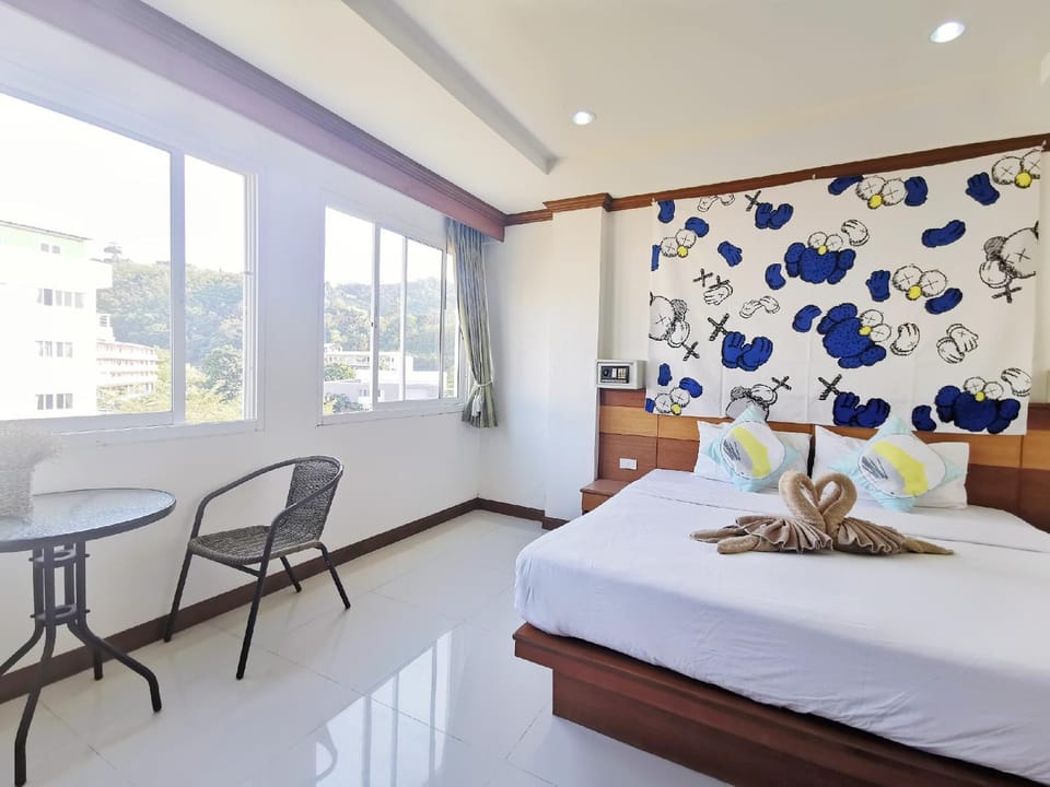 Bed, View (from property/room), Photo of the whole room, Seating area, Bedroom