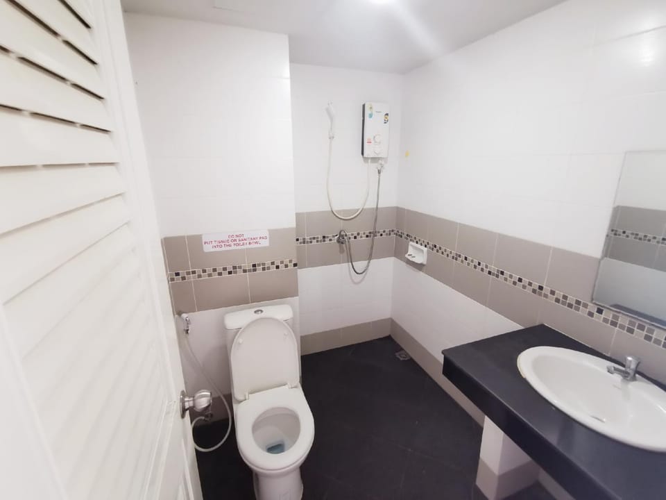 Shower, Toilet