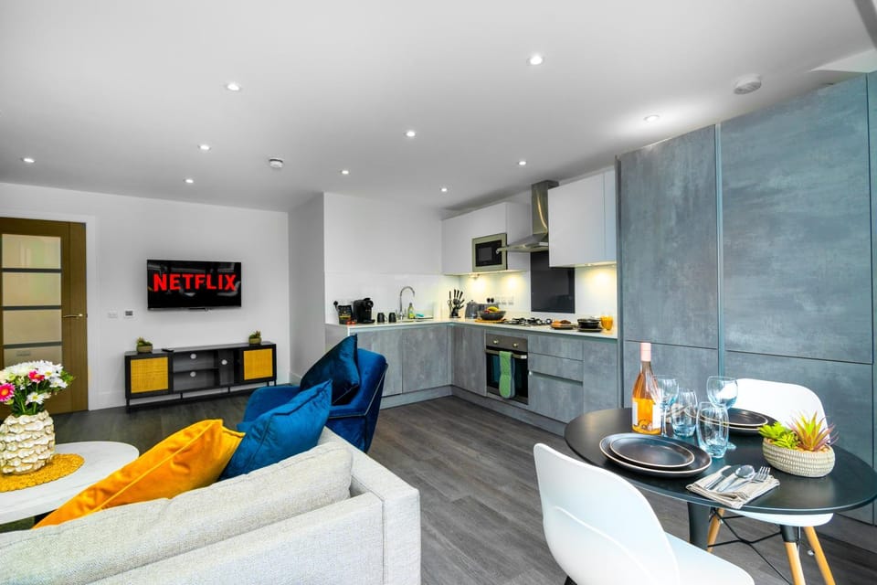 TV and multimedia, Coffee/tea facilities, Kitchen or kitchenette, Living room, Food and drinks, Seating area, Dining area, Food, oven, stove, toaster