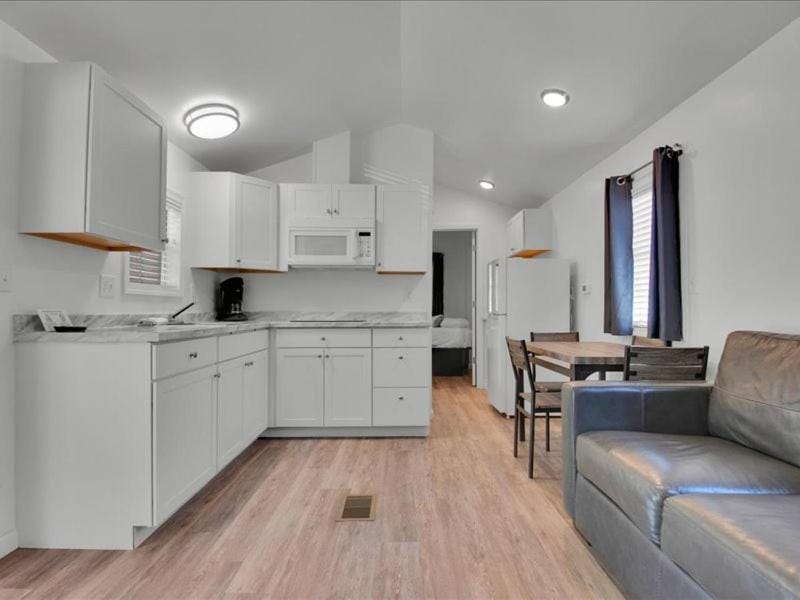 Studio Model Home with Parking Chalet in Pigeon Forge