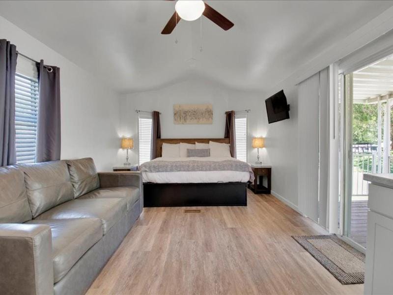 Cozy 1BR Cottage Retreat near Dollywood Chalet in Pigeon Forge