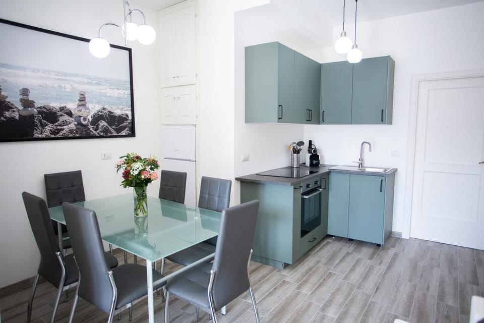 Dining area, kitchen